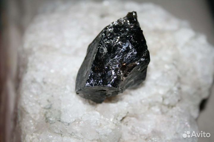 Кристалл дымчатого кварца