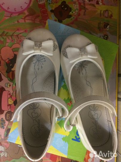 Продам детские туфельки kapika
