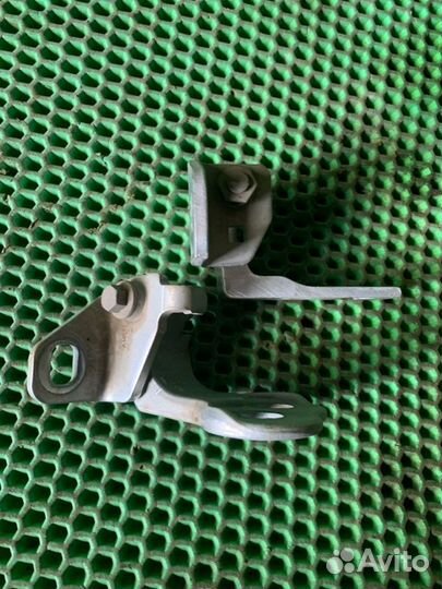 Петля двери передняя левая Ford Focus 3 3 iqdb