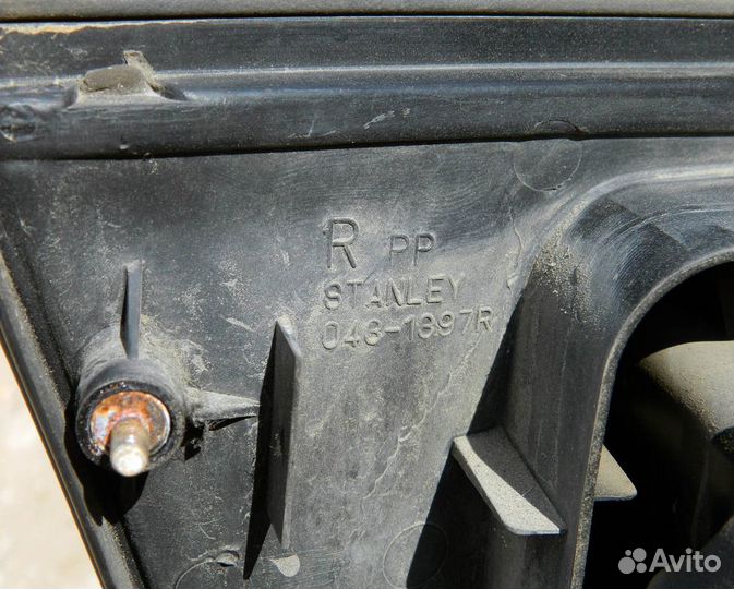 Фонарь задний правый багажника Mazda 626 GE