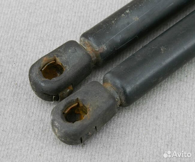 Амортизатор багажника VW Golf 2