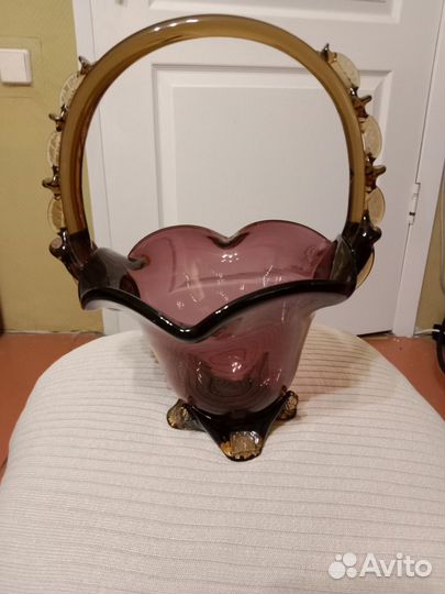 Ваза из цветного стекла