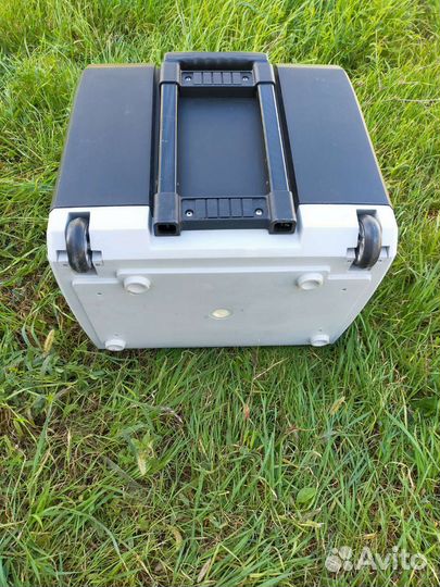 Автомобильный дорожный холодильник