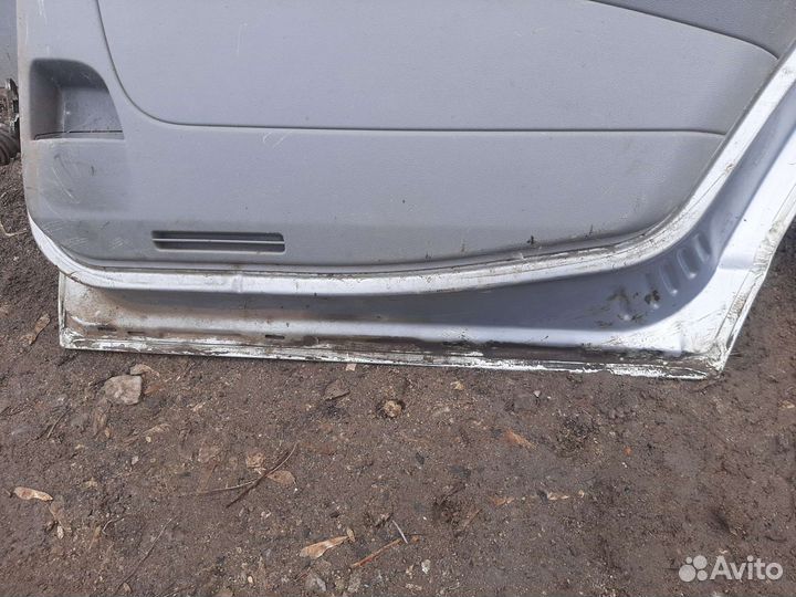 Задняя правая дверь приора