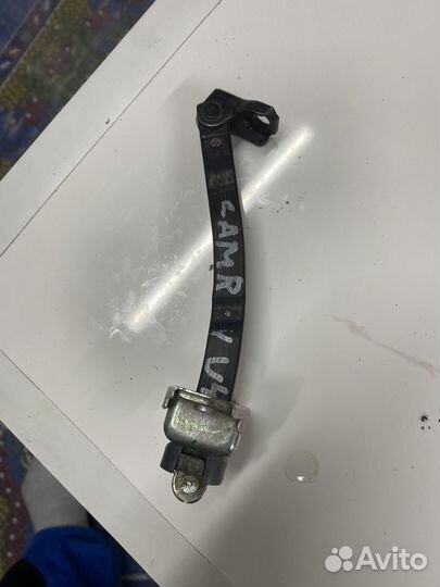 Петли задней левой двери camry 40