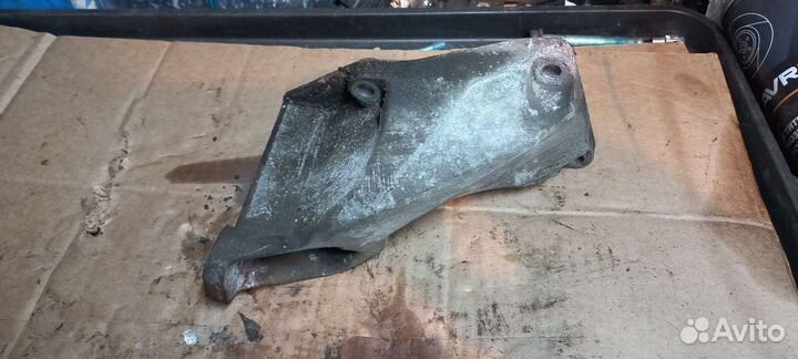 Опора двигатель L на volkswagen passat b5 plus