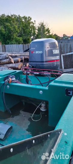 Лодка Астраханка мотор Ямаха 200