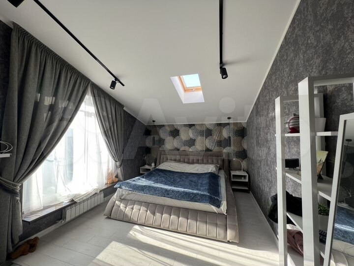 Коттедж 203,7 м² на участке 13 сот.