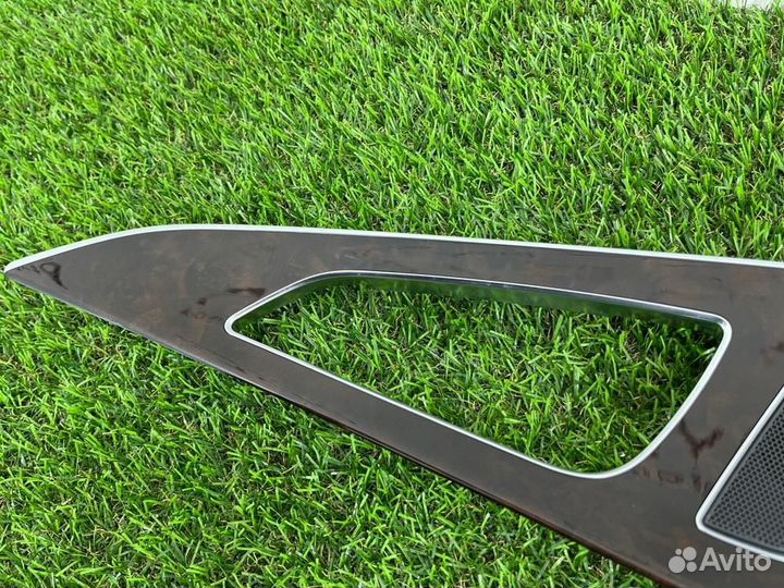 Накладка внутренней ручки двери задняя левая Audi