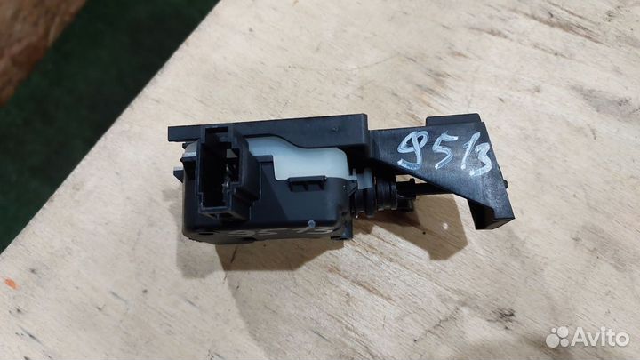 Замок лючка бензобака W212,W204,C204,C218