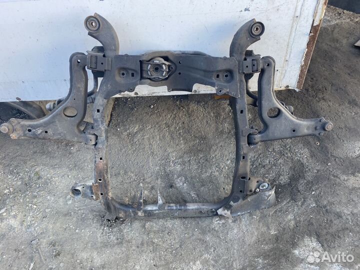 Передний подрамник на Opel Astra G