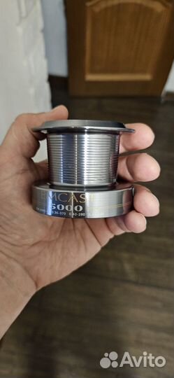 Шпуля daiwa emcast 5000