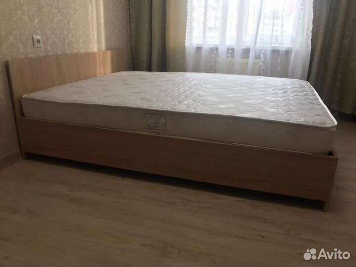 Кровать с матрасом