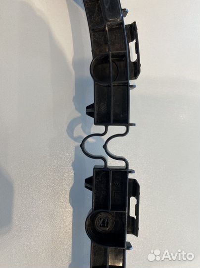 Крепление бампера, зад.лев. Toyota Corolla NZE 164