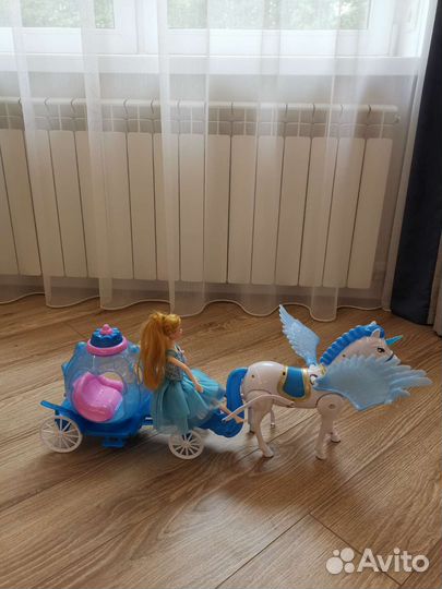 Кукла с каретой и лошадью