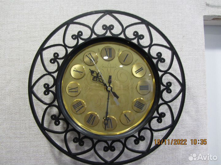 Часы настенные старинные Янтарь