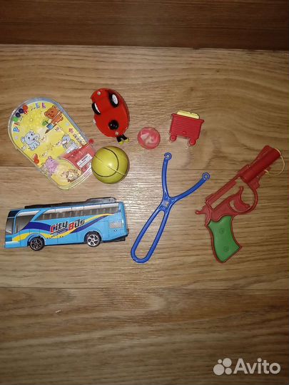 Мелкие игрушки, 3 палитры и брелок зеркальце