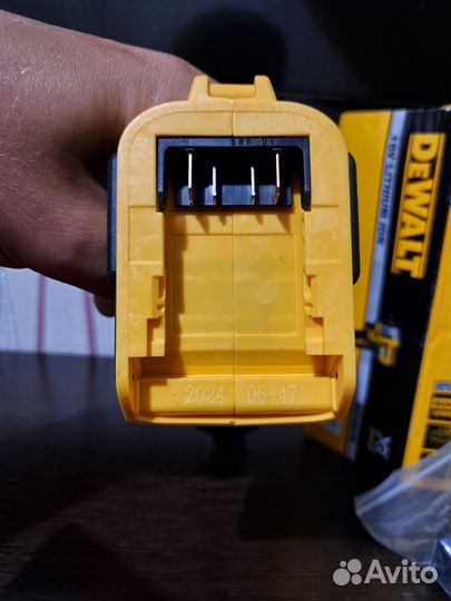 DeWalt dcb 090