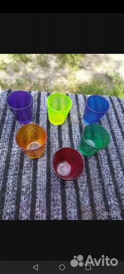 Разноцветные стаканчики