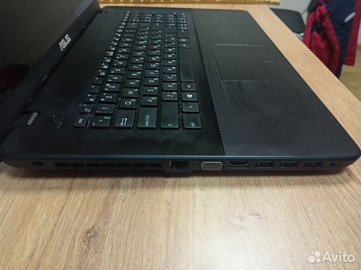 Игровой Asus 17 дюймов i3 5005u/8gb/gt 920m 2gb