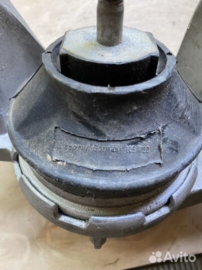 Подушка двигателя audi 100 c4 правая