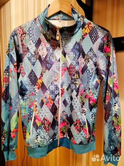 Женский спортивный костюм