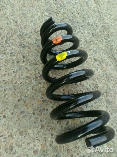 Продам переднюю пружину митсубиси L200