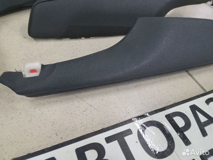 Накладка обшивки двери Тойота Камри 70 Camry