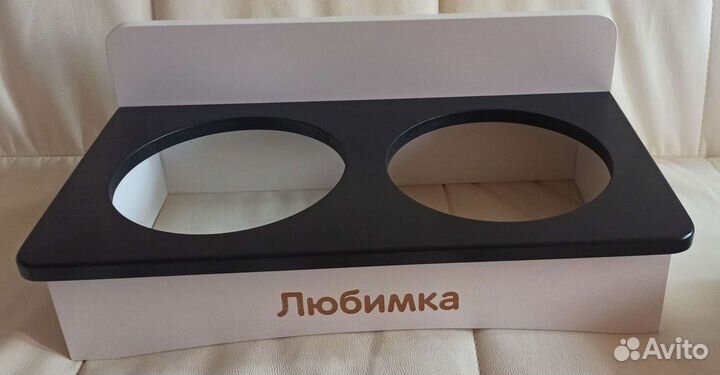 Деревянная подставка с мисками