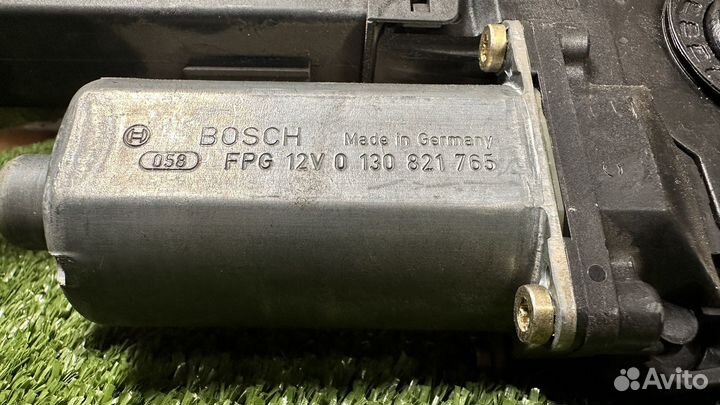 Моторчик стеклоподъемника передний левый audi A4 B