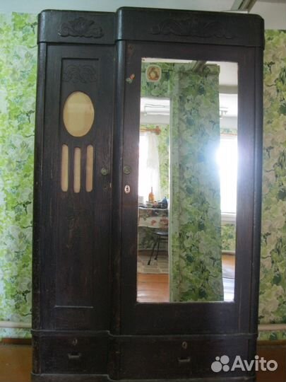 Шкаф старинный