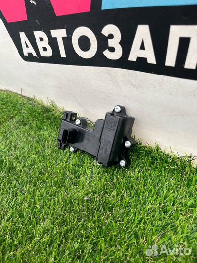 Электропривод двери передней левой Tesla Model X