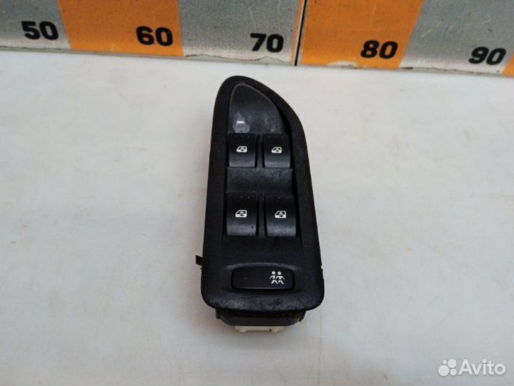 Блок управления стеклоподъемниками Renault Laguna