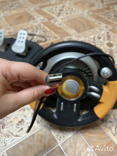 Игровой руль с педалями