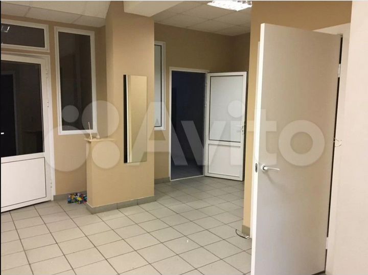 Торговое или офисное помещение, 72 м²