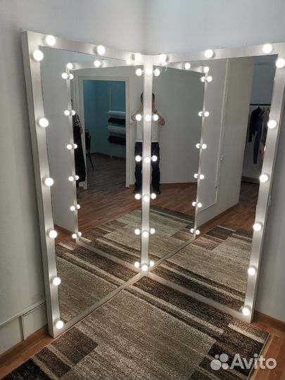 Гримерное (макияжное) зеркало (с лампами) + столик