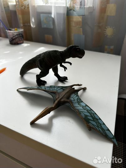 Динозавры игрушки