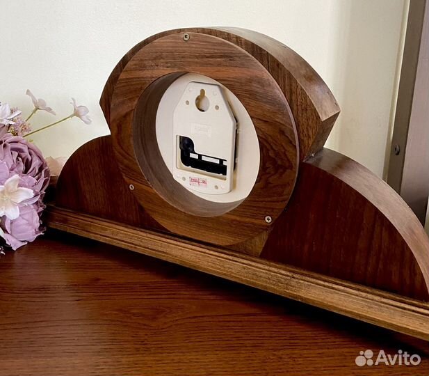 Часы настольные деревянные резные