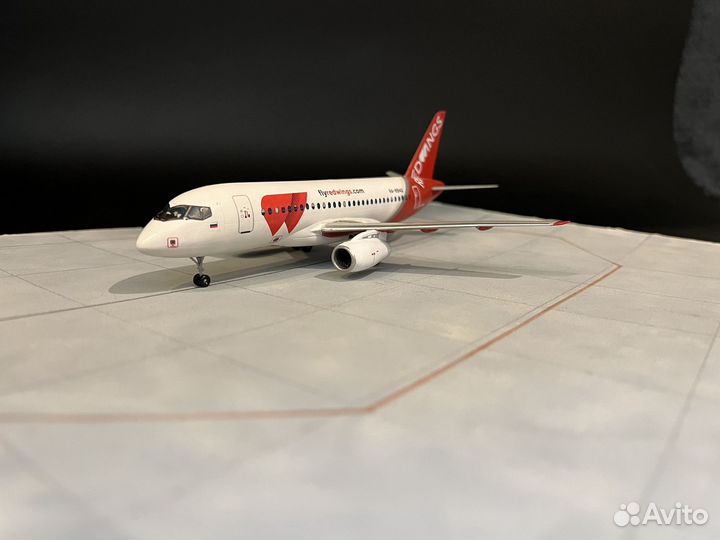 Модель самолета Суперджет 100 Red Wings superjet
