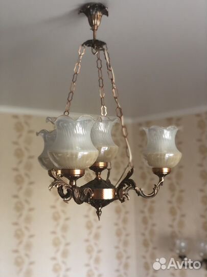 Люстра и бра в классическом стиле