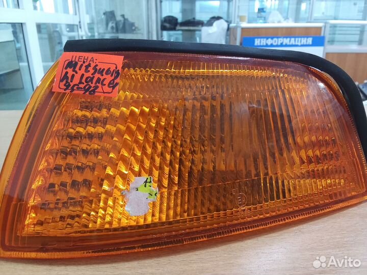 Поворотик Mitsubishi Lancer 95-98 L