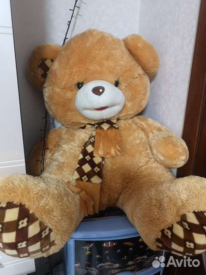 Большой плюшевый мишка