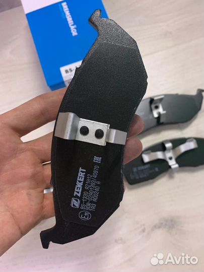 Колодки тормозные передние Chrysler 300M, Voyager3