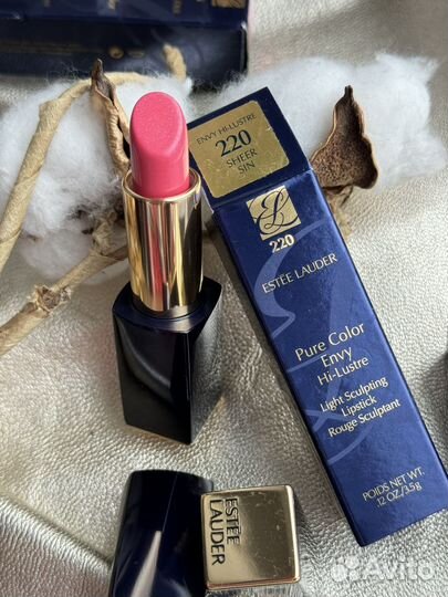 Помада Estée Lauder 220 Powerful