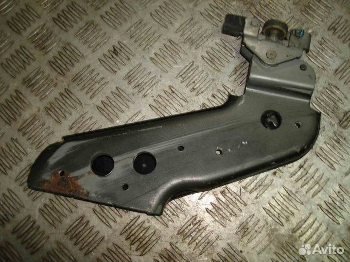 Ролик Nissan Elgrand E51 2002-2010