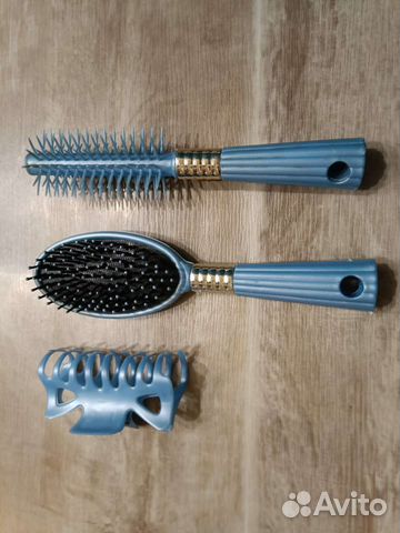Набор расчесок и заколка времён СССР