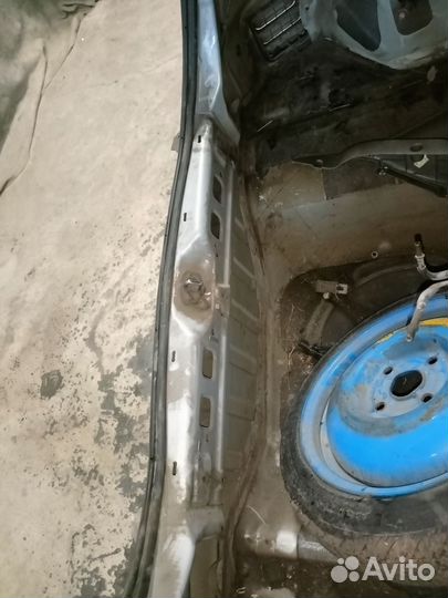 Chevrolet lachetti 10г. Панель багажника