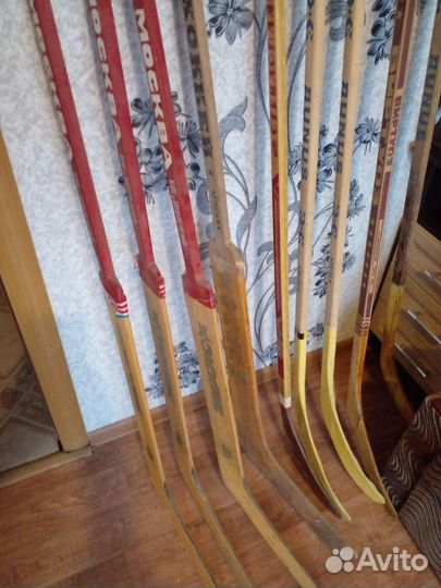 Продам набор клюшек хоккейных б\у 9шт