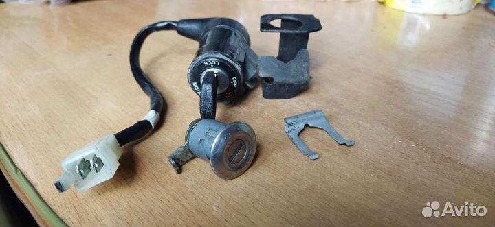 Замок зажигания и бензобака для скутера Honda dio