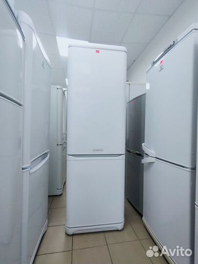 Двухкамерный холодильник Hotpoint -Ariston